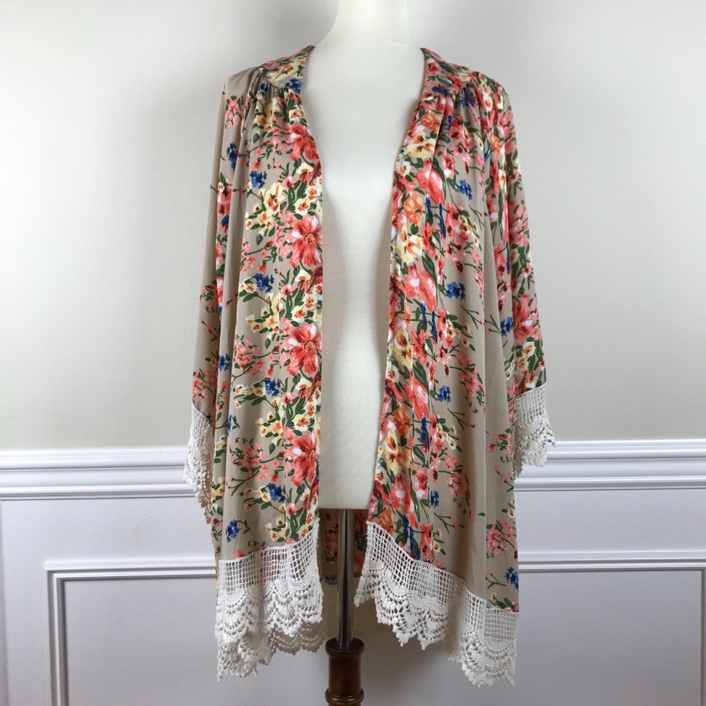 Adorn It | Ariana Floral Kimono with Crochet Hem